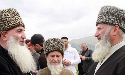 Почему мусульмане носят бороду, но бреют усы