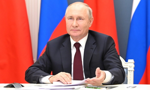 Путин защитил минимальный доход должников от взыскания