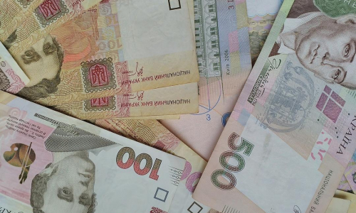 Средняя зарплата на Украине выросла до рекордного уровня